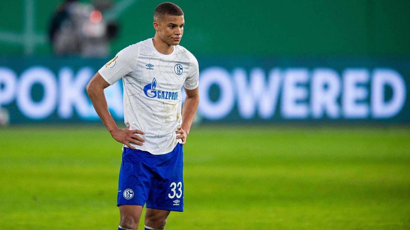 
                <strong>Verlierer: Malick Thiaw</strong><br>
                Seine Nominierung überraschte, machte aber durchaus Sinn. In einer miserablen Saison des FC Schalke 04 sticht der 19-Jährige noch am ehesten positiv heraus. Bei der U21-Europameisterschaft saß der Innenverteidiger, genauso wie Ambrosius, gänzlich auf der Bank. 
              