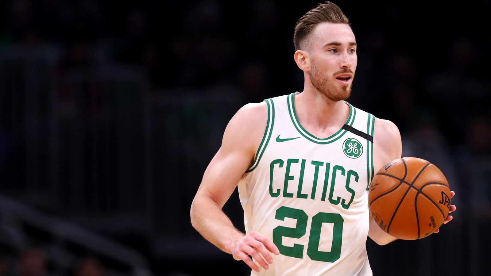 
                <strong>Gordon Hayward </strong><br>
                NBA-Profi Gordon Hayward war einer der ersten Sportler auf Twitch. Der ehemalige All Star von den Boston Celtics zockt auf seinem Kanal "gdhayward" vor allem League of Legends und schlägt sich dabei wohl gar nicht schlecht. 
              