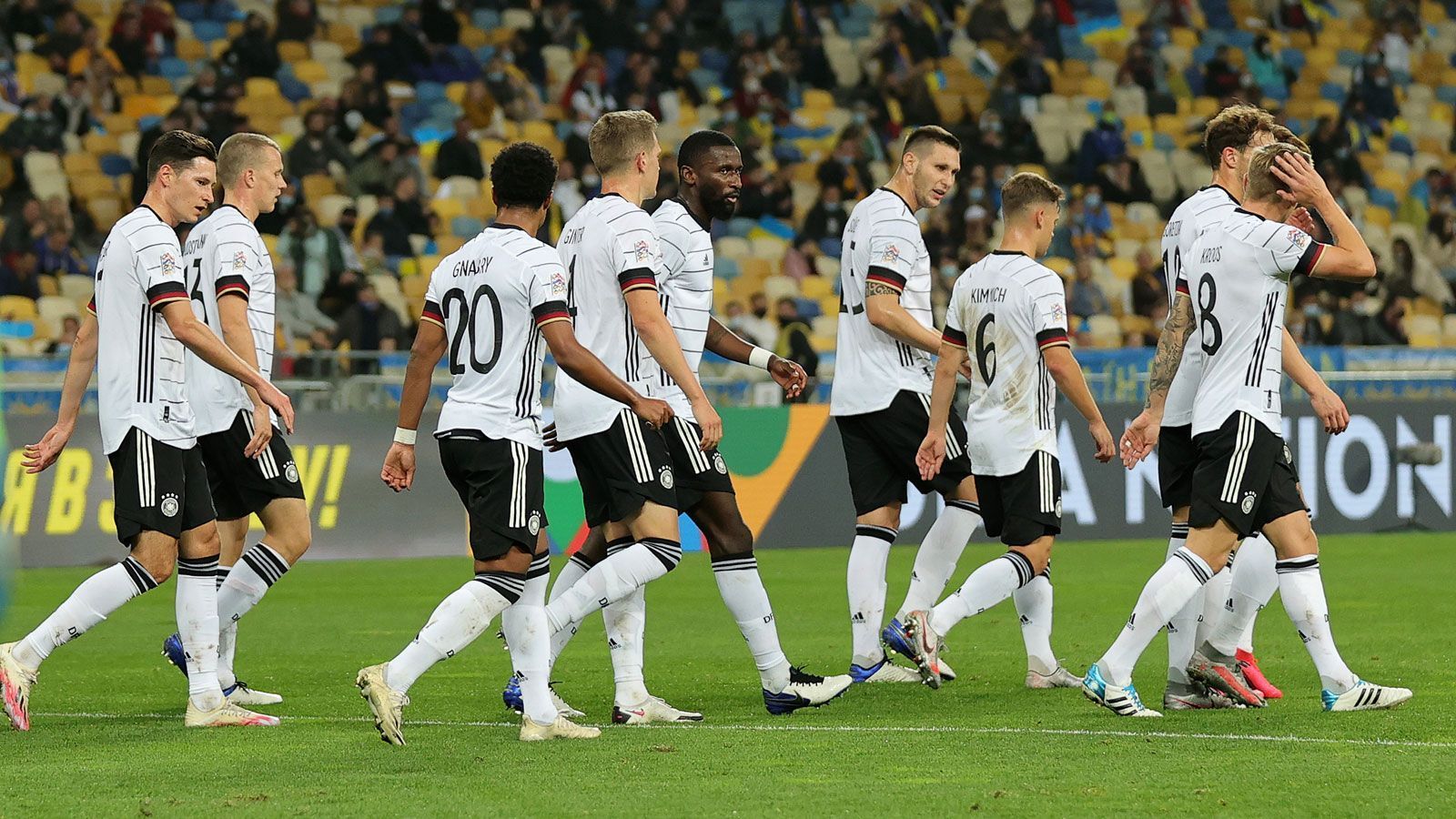 
                <strong>Nations League: So würde ran.de-Mitarbeiter Andre Wagner die DFB-Elf aufstellen</strong><br>
                Am Samstagabend (20.45 Uhr im ran.de-Liveticker) tritt die deutsche Nationalmannschaft in der Nations League zum Rückspiel gegen die Ukraine an. Will man sich noch eine Chance auf den Einzug ins Halbfinale bewahren, muss in Leipzig unbedingt ein Sieg her. ran.de-Mitarbeiter Andre Wagner würde mit dieser Startelf in die Partie gehen.
              