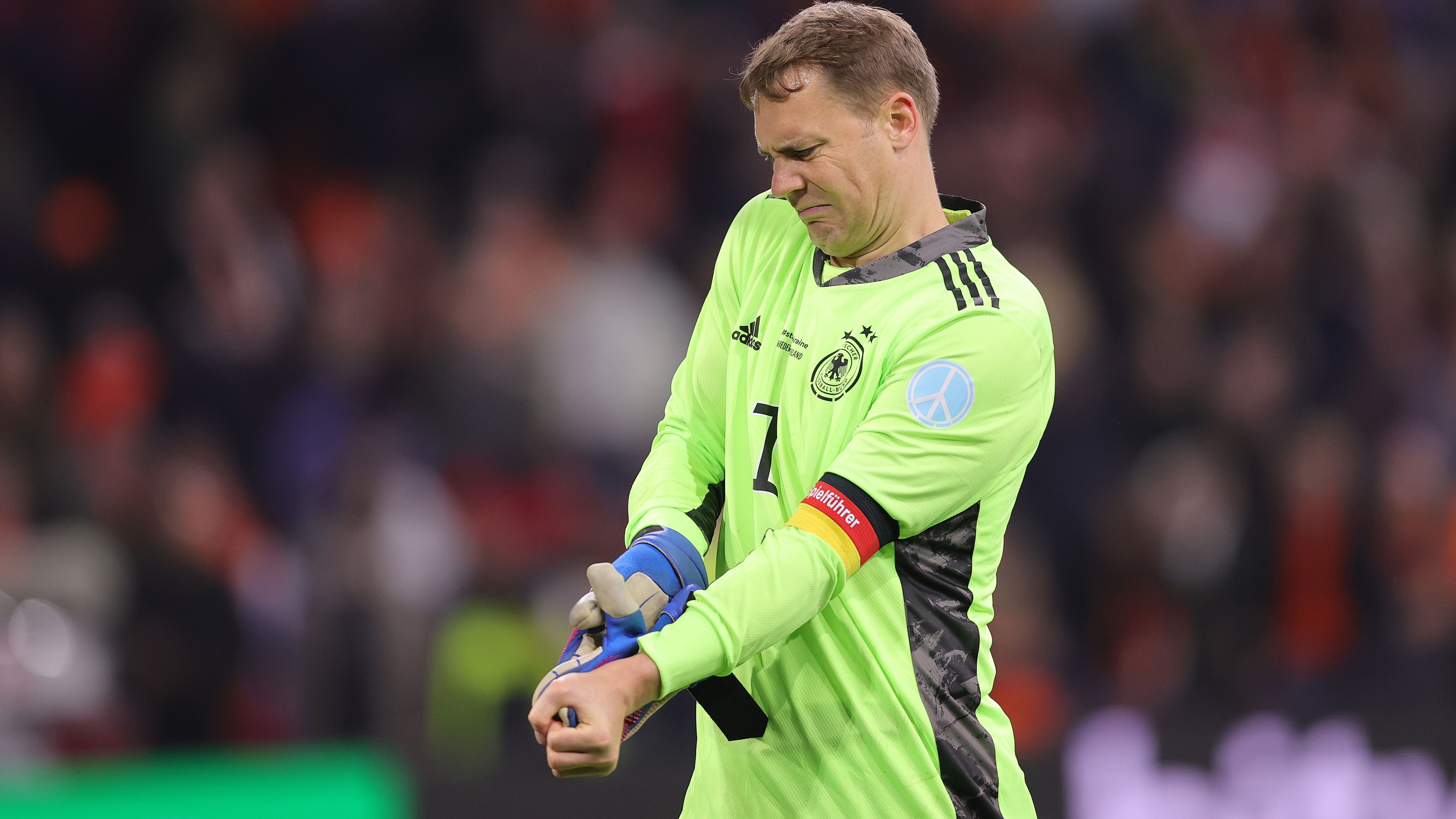 <strong>Tor: Manuel Neuer (FC Bayern München)</strong><br>Nagelsmann hat sich früh festgelegt: Neuer ist die Nummer 1 bei der EM. Daran dürfte der Patzer des Bayern-Keepers im Champions-League-Halbfinale gegen Real Madrid nichts ändern. Zumal er zuvor seine immer noch vorhandene Weltklasse unter Beweis stellte. Klare Sache: Neuer muss mit. Und: Am 13. Mai wurde Neuers EM-Teilnahme vom DFB offiziell bestätigt.