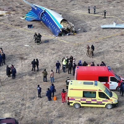 Passagierflugzeug stürzt in Kasachstan ab