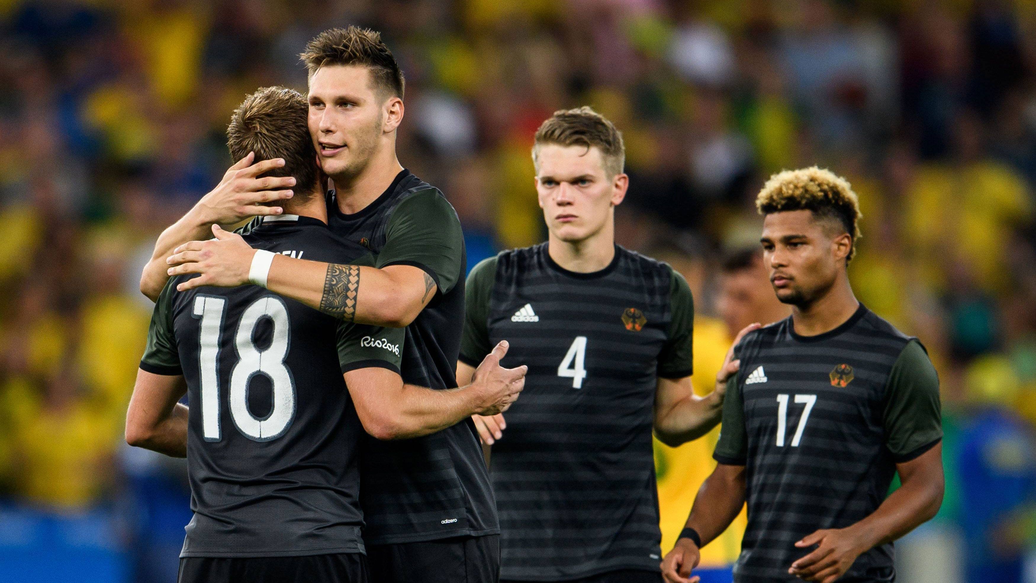 
                <strong>Diese Spieler schafften es vom Olympia-Team 2016 in die A-Nationalmannschaft</strong><br>
                Der Kader für die Olympischen Spiele in Tokio steht fest! Trainer Stefan Kuntz hat viele U21-Helden für das Turnier nominiert, die Hoffnung auf eine erfolgreiche Zukunft der deutschen Nationalmannschaft machen. Auch bei den Spielen in Rio de Janeiro 2016 waren einige Talente dabei, die mittlerweile wichtige Rollen im DFB-Team inne haben. ran.de zeigt euch, welche Talente nach der Silbermedaille 2016 den Sprung in die A-Nationalmannschaft geschafft haben.
              