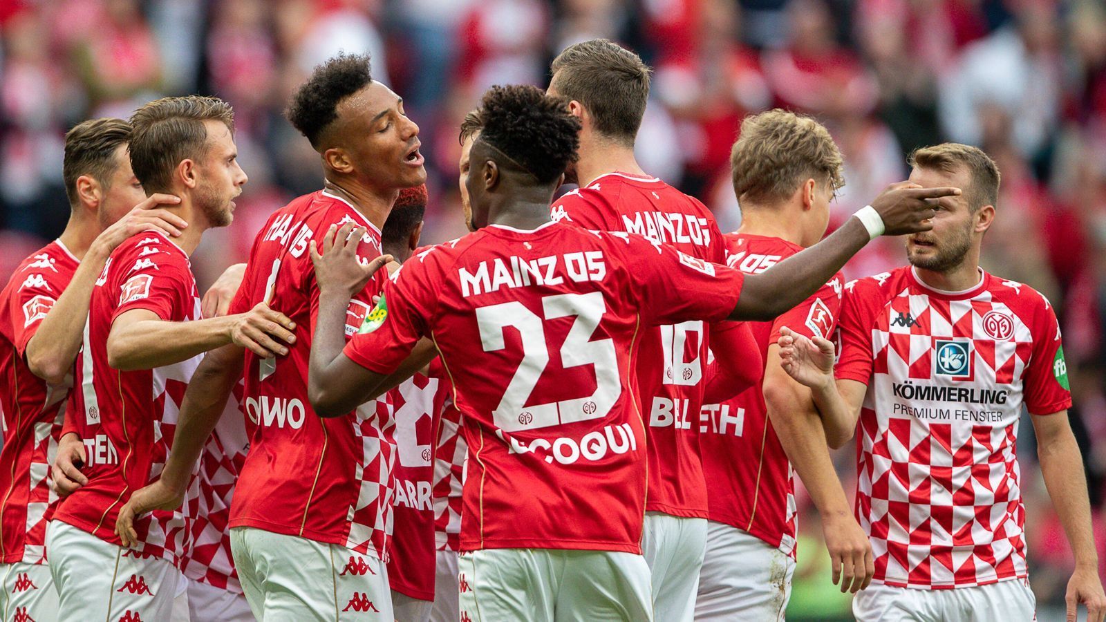 
                <strong>FSV Mainz 05</strong><br>
                Auch wenn die Mainzer die vergangenen beiden Partien verloren, scheint sich fortzusetzen, was sich in der vergangenen Rückrunde unter dem neuen Trainer Bo Svensson bereits andeutete. Mit dem Dänen haben sich die Rheinhessen vom Abstiegskandidaten zu einem soliden Anwärter für einen Mittelfeldplatz entwickelt, der vor allem defensiv gut steht und erst fünf Gegentore kassierte. ran-Note: 3+
              