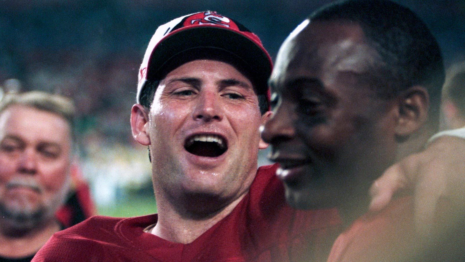 
                <strong>Platz 2: Steve Young und Jerry Rice</strong><br>
                &#x2022; 92 Touchdowns<br>&#x2022; San Francisco 49ers (1991 bis 1999)<br>
              