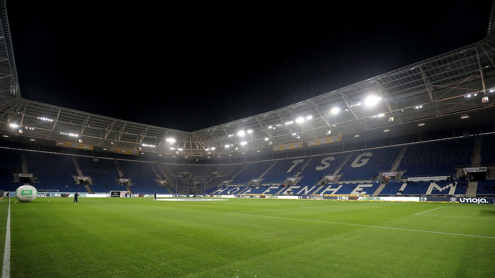 
                <strong>TSG 1899 Hoffenheim</strong><br>
                Stadion: PreZero Arena (30.150 Plätze) - Zugelassene Fans am 4. Spieltag: 6000 - Gegner: Borussia Dortmund - *Am vergangenen Spieltag waren mit 6000 Fans im Kraichgau die meisten Zuschauer erlaubt. Dennoch setzte es für die TSG eine Pleite.
              