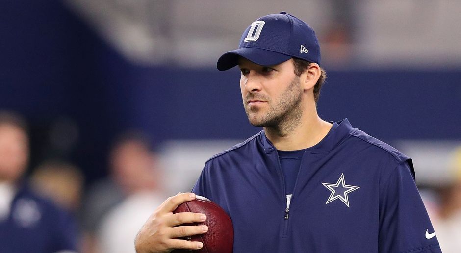 
                <strong>Verlierer: Tony Romo</strong><br>
                Im dritten Spiel der Pre-Season verletzt sich Tony Romo und fällt mehrere Wochen aus. Rookie-Quarterback Das Prescott ersetzt ihn in den ersten Spielen der Regular Season. Doch aus dem Ersatzmann wird plötzlich der Starting-Quarterback, aus Romo nach dessen Genesung der Ersatzmann. Lediglich im letzten Spiel der Regular Season, als die Cowboys längst ihr Playoff-Ticket sicher haben, darf Romo für kurze Zeit noch einen Drive leiten. Alles in allem: Eine Saison zum Vergessen für den 36-Jährigen. Es wird bereits sowohl über sein Karriereende als auch einen Wechsel nach Denver spekuliert.
              