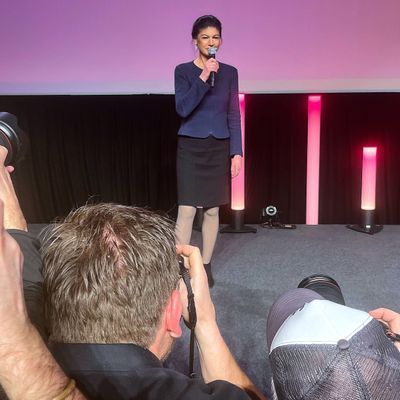 Sahra Wagenknecht auf Wahlparty