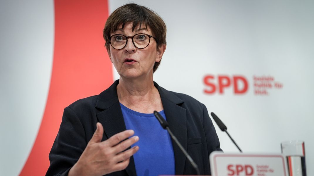 Die SPD-Vorsitzende Saskia Esken gibt nach den Landtagswahlen in Sachsen und Thüringen in der Parteizentrale eine Pressekonferenz.