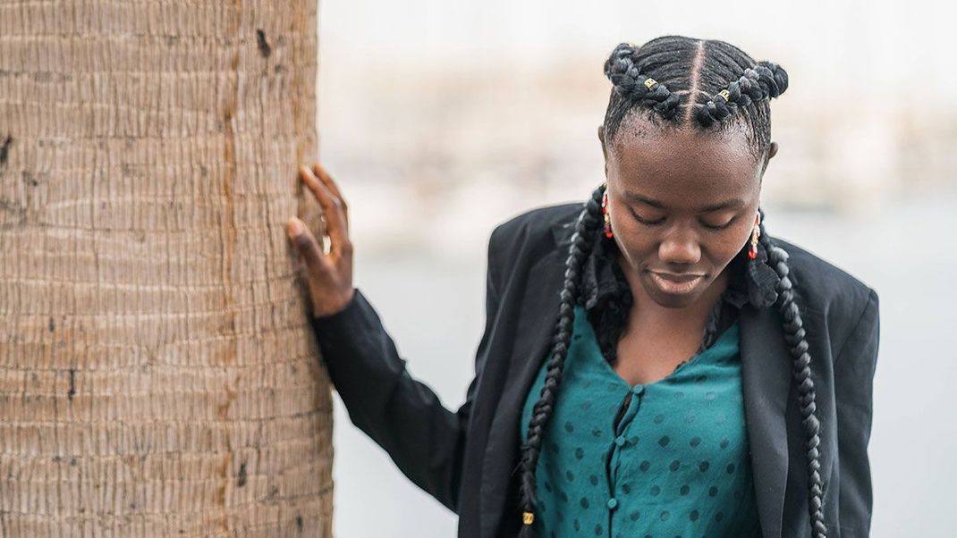 Du kannst deine Braids auch nochmals zusammenflechten und nach hinten stylen - dieser Look wirkt sehr elegant. Und, welcher Braids-Style ist dein Favorit?