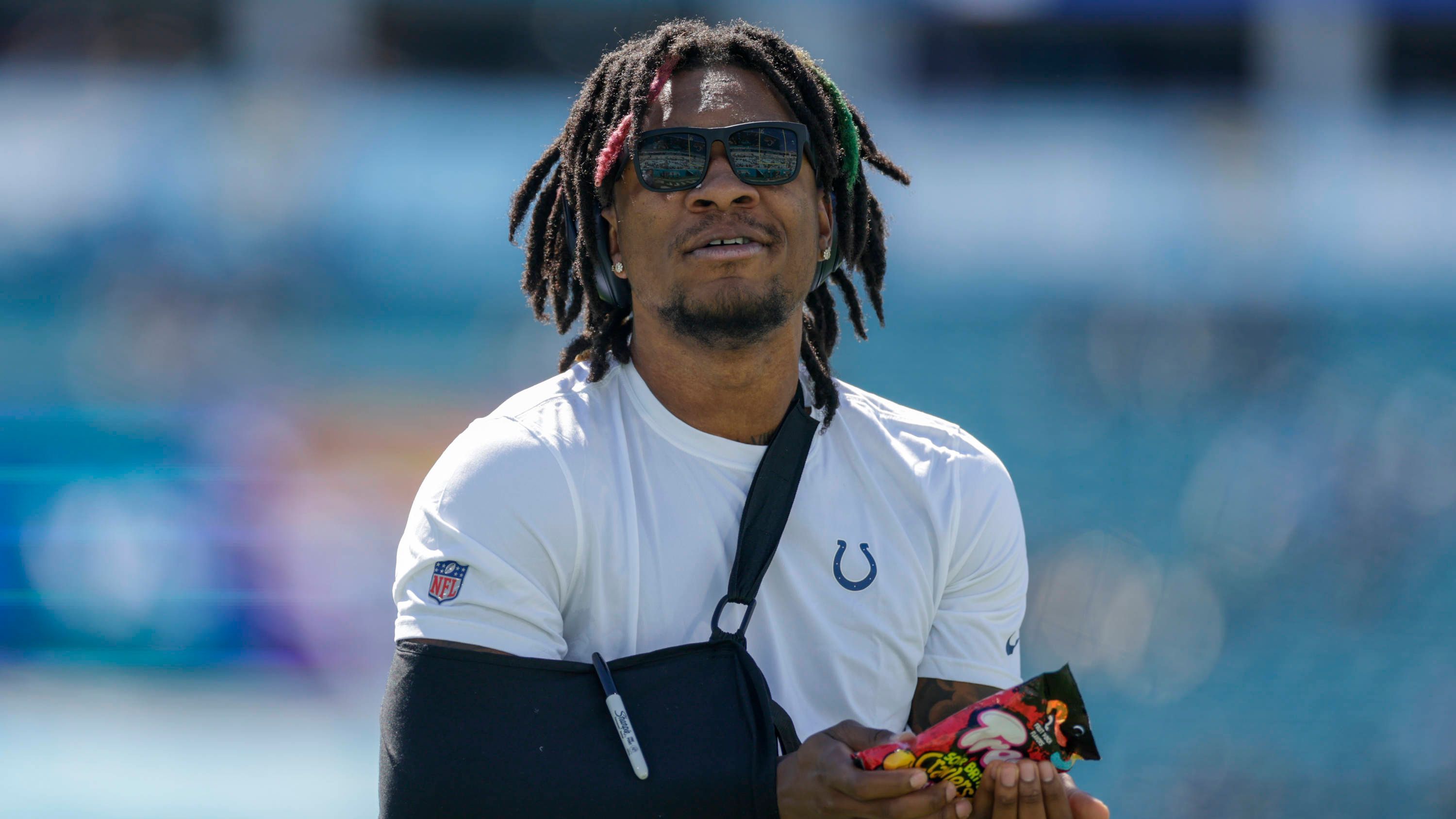 <strong>Indianapolis Colts: Anthony Richardson verletzt</strong><br>Erstrundenpick Richardson fehlt der Franchise nach Schulter-OP für den Rest der Saison. Gardner Minshew führt die Franchise seitdem an. Der 27-Jährige dürfte einer, wenn nicht sogar der Backup-Quarterback mit der größten Qualität in der Liga sein. Unter Minshew gelangen zuletzt drei Siege in Serie. Highlight war ganz klar der Overtime-Sieg über die Tennessee Titans in Woche 13.