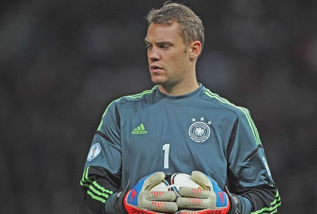 
                <strong>Manuel Neuer (Deutschland)</strong><br>
                Der Welttorhüter quält sich derzeit mit einem Kapselteileinriss in der Schulter und musste das Testspiel gegen die deutsche U20-Auswahl vom Spielfeldrand mit ansehen. Weiterhin unklar ist, wann der Keeper wieder zu 100 Prozent belastbar ist.
              