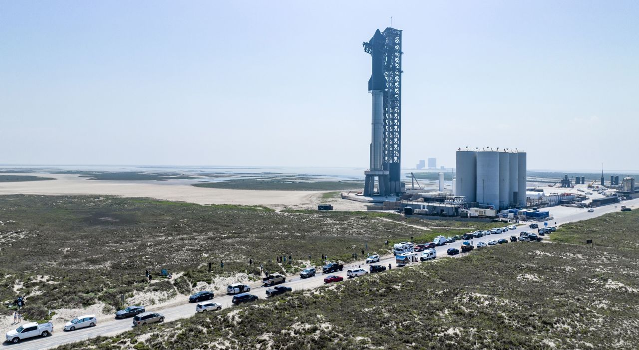 Das Versuchsgelände in Texas direkt an der Küste zum Golf von Mexiko im Süden der USA ist ein Mekka von SpaceX-Fans geworden. Beim Start müssen sie aber alle einen Kilometer weiten Abstand halten.