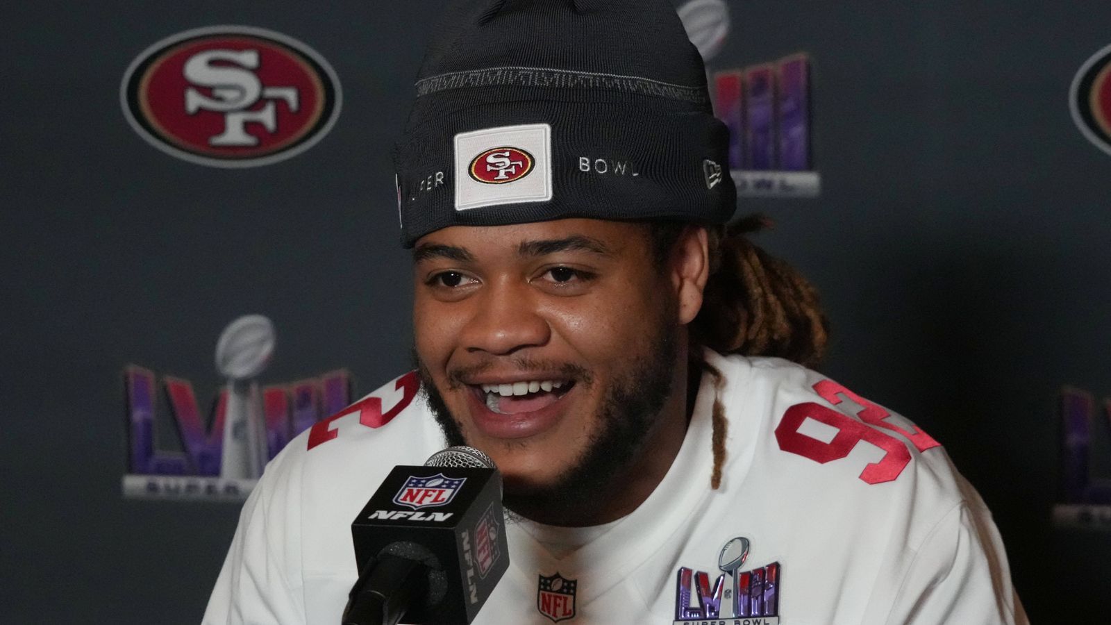 <strong>Platz 30: Chase Young</strong><br><strong>Team:</strong> San Francisco 49ers<br><strong>Position:</strong> Defensive End<br><a href="https://www.ran.de/sports/american-football/nfl/news/san-francisco49ers-chase-young-defense-star-droht-im-super-bowl-die-bank-348458">Gerüchten zur Folge könnte der namhafte Verteidiger sogar nur zweite Geige bei den Niners im Super Bowl spielen</a>. Zu viele Aussetzer in den vergangenen Spielen. Doch sollte der DE spielen und an alte Leistungen anknüpfen können, ist er ein Albtraum für jede Offensive.