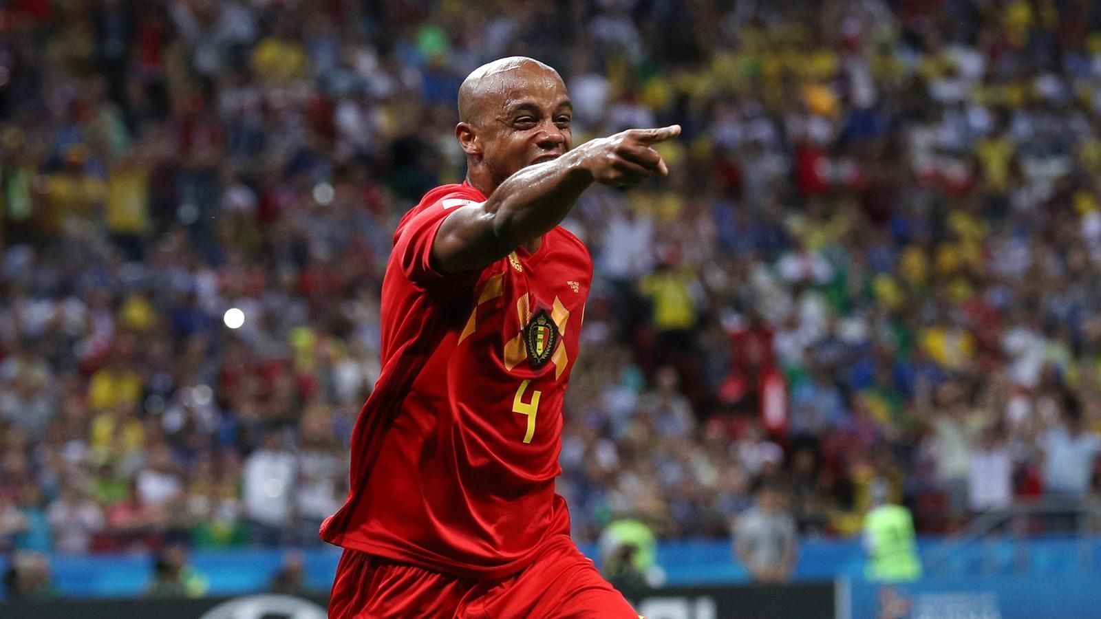 
                <strong>Kompany (Belgien)</strong><br>
                Immer älter, immer besser? Sieht man dieses Spiel von Vincent Kompany, trifft das zu. In der Dreierkette nimmt er die Innenverteidiger-Position ein und erfüllt sie mit allen Körperteilen, die er dazu benutzen darf. Der 32-Jährige hat eine gute Übersicht und steht oft richtig. Fast trifft er auch noch zur Führung, doch Brasiliens Fernandinho ist schneller - und netzt zum Eigentor ein. Nach einem Kompany-Foul an Gabriel Jesus im Strafraum gibt es keinen Elfmeter. ran-Note: 2
              