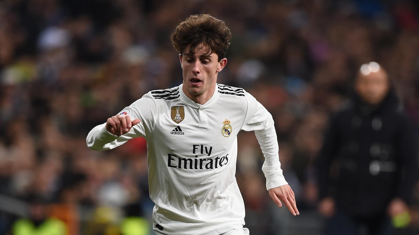 
                <strong>Alvaro Odriozola</strong><br>
                Auf der Rechtsverteidiger-Position stellte Zinedine Zidane gegen Huesca Alvaro Odriozola auf. In der Jugend bei Real Sociedad ausgebildet, wechselte der vierfache spanische Nationalspieler im Sommer 2018 zu Real Madrid. Bei den "Königlichen" stand der 23-Jährige in dieser Saison bereits zwölf mal in der Liga-Startelf und steuerte vier Scorer-Punkte bei. Zudem lief Odriozola bisher drei Mal in der Königsklasse und fünf in der Copa del Rey auf. Sein langfristiger Vertag in Madrid geht bis 2024.
              