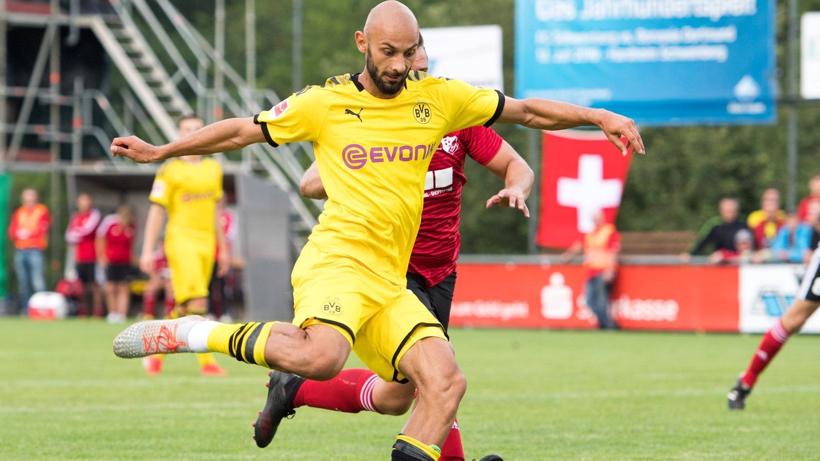 
                <strong>Ömer Toprak</strong><br>
                Alter: 30Marktwert: 5 Millionen EuroGehalt: 4 Millionen Euro
              