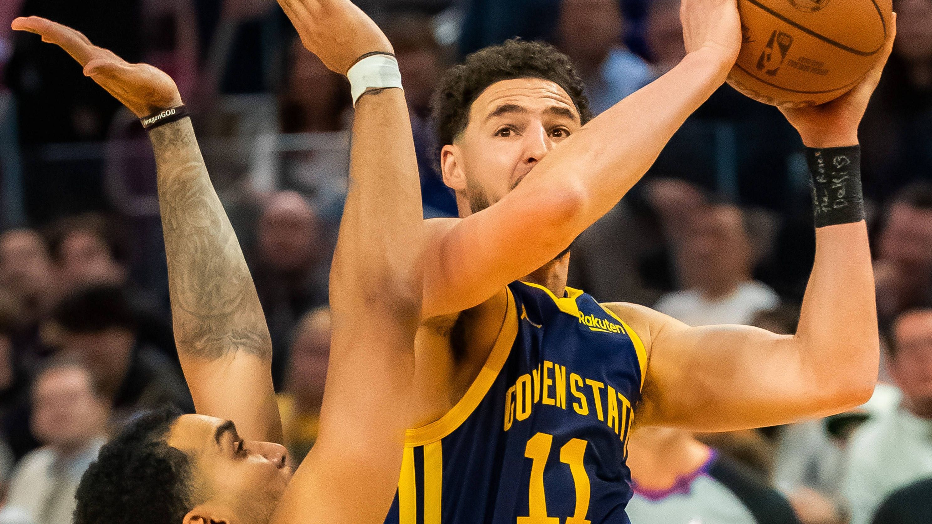 <strong>Klay Thompson (Golden State Warriors)</strong><br>Zahlreiche Schlachten hat Klay Thompson bereits gemeinsam mit Stephen Curry geschlagen, in denen auch er mit seiner Gnadenlosigkeit von der Dreierlinie glänzte. Gegen die Kings erwischte Thompson aber einen rabenschwarzen Tag, verfehlte einen Wurf nach dem anderen und blieb am Ende ohne einem einzigen Punkt.&nbsp;