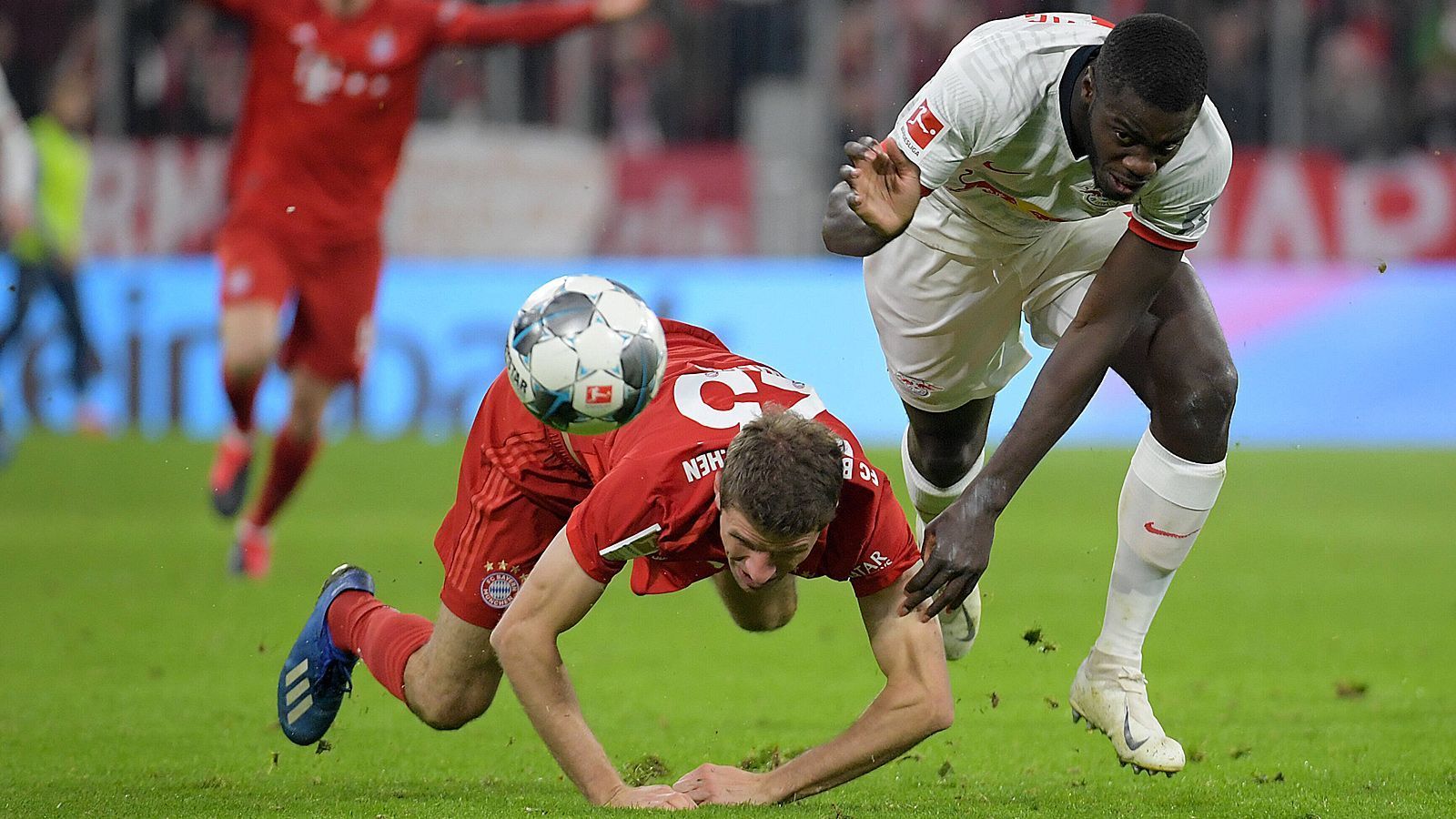 
                <strong>Bundesliga-Topspiel: Bayern München gegen RB Leipzig in der Einzelkritik</strong><br>
                In einem über weite Strecken temporeichen Spitzenspiel mit Chancen auf beiden Seiten trennen sich Bayern München und RB Leipzig 0:0. ran.de benotet die Spieler beider Teams.
              