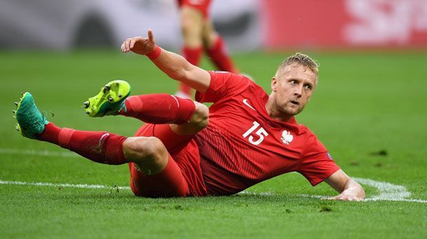 
                <strong>Kamil Glik</strong><br>
                Kamil Glik: Der Abwehrchef war in der Anfangsphase völlig von der Rolle, spielte etwa einen Freistoß im Mittelfeld direkt zum Gegner. Immerhin steigerte er sich mit Spieldauer und ließ wenig anbrennen. ran-Note: 4
              
