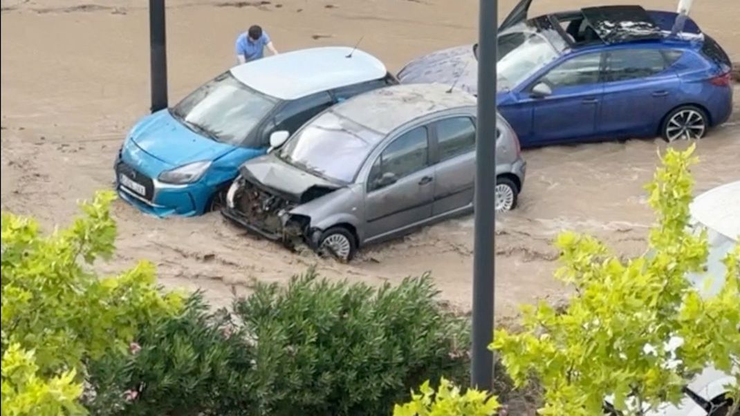 Heftige Regenfälle im Nordosten Spaniens lösten in Saragossa eine Sturzflut aus.
