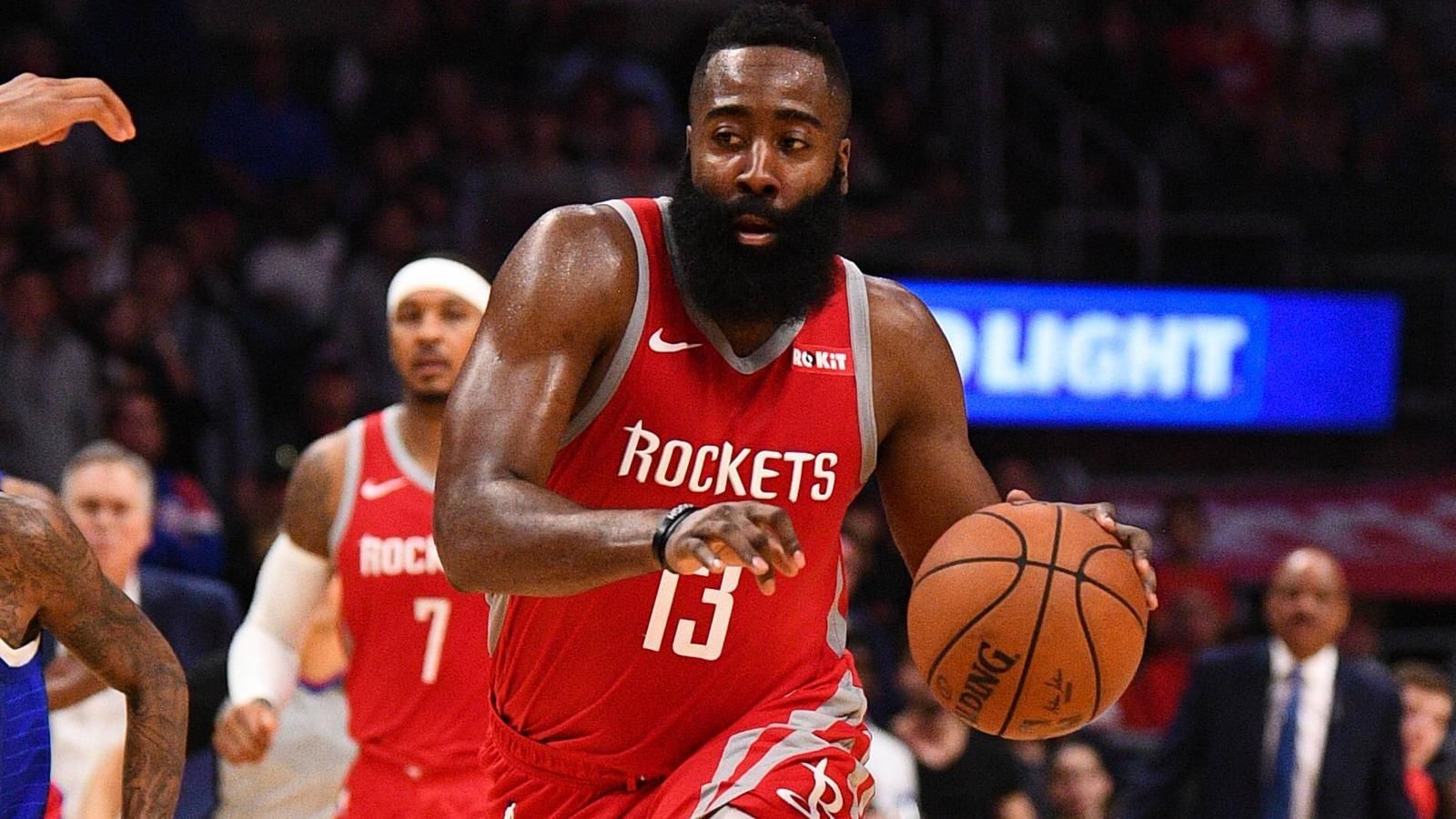 
                <strong>Platz 9: James Harden, 50-Punkte-Spiele: 9</strong><br>
                Der erste noch aktive NBA-Star auf unserer Liste. Der Shooting Guard der Houston Rockets holte im letzten Jahr seinen ersten MVP-Award und sammelte dabei im Schnitt 30,4 Punkte pro Spiel - bester Wert der Liga. Mit 29 Jahren hat der sechsmalige Allstar auch noch gute Chancen, weiter nach oben zu klettern.   
              