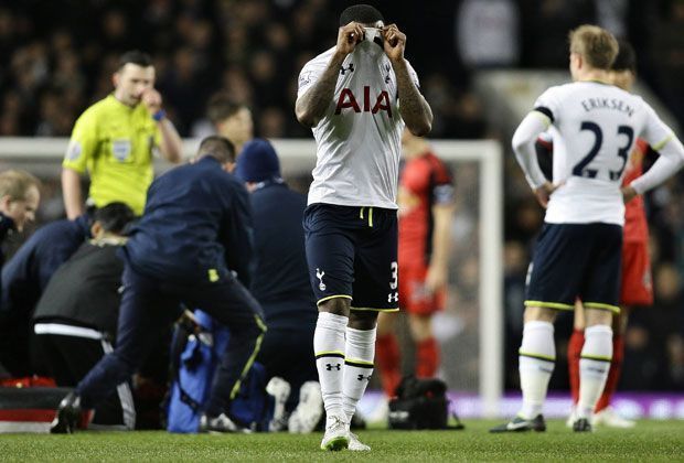 
                <strong>Bafétimbi Gomis bricht zusammen</strong><br>
                Tottenham-Spieler Danny Rose kann nicht mehr hinsehen und muss wohl an Fabrice Muamba denken, welcher 2012 im selben Stadion einen Herzstillstand erlitt und wiederbelebt werden musste.
              