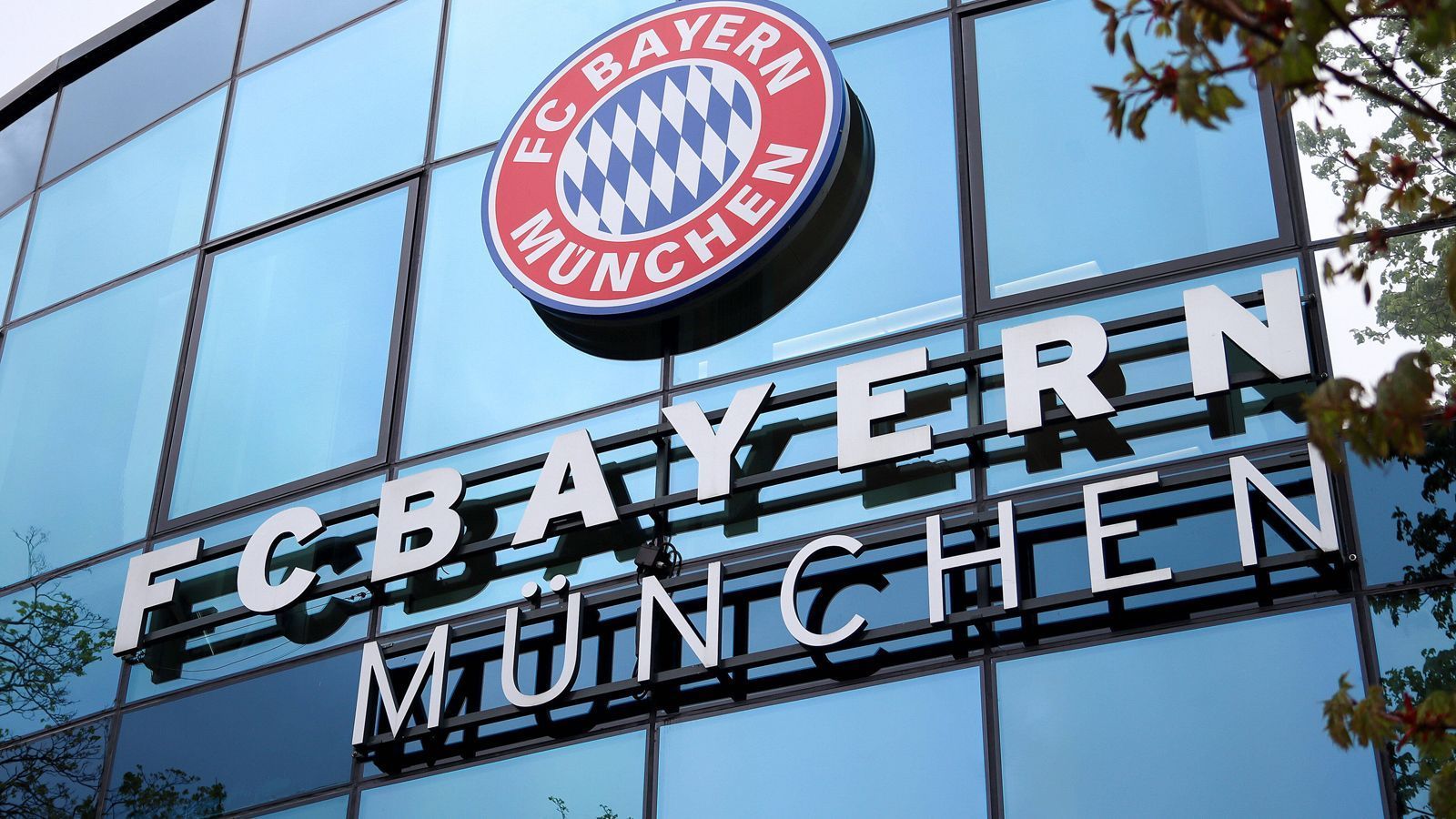 Bericht Durchsuchung in der Geschäftsstelle des FC Bayern München