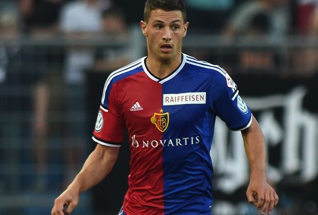 
                <strong>Fabian Schär</strong><br>
                Schon lange steht der Schweizer Fabian Schär auf dem Wunschzettel von Gladbach-Trainer Lucien Favre. Acht Millionen Euro soll der FC Basel fordern. Mit 23 Jahren wäre Schär der Mann für die Zukunft in der Innenverteidigung der Fohlen.
              