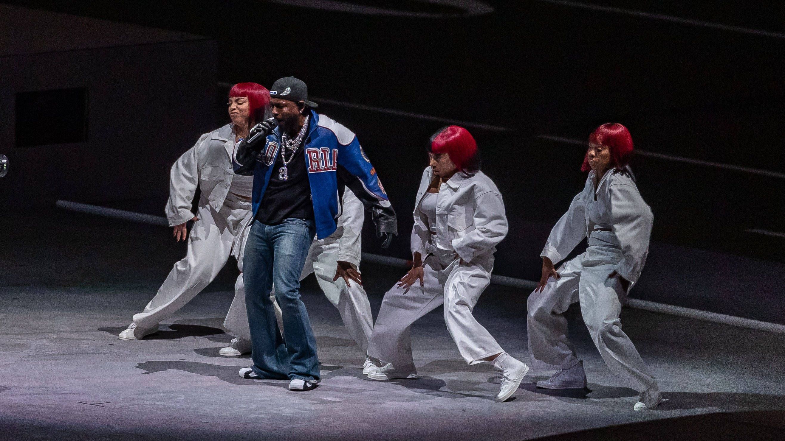 <strong>So lief die Halftime-Show mit Kendrick Lamar</strong><br>Kendrick Lamars Auftritt war gelungen, allerdings gab es schon deutlich spektakulärere Halftime-Shows bei früheren Super Bowls.