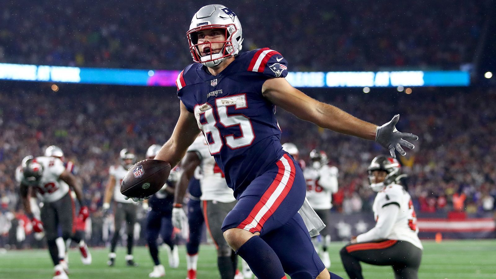 
                <strong>Platz 7: New England Patriots</strong><br>
                Pick-Anzahl im Draft 2023: 11Alle Picks: 14, 47, 77, 108, 118, 136, 185, 188, 193, 211, 259Wert (CAVOA): 971,1
              