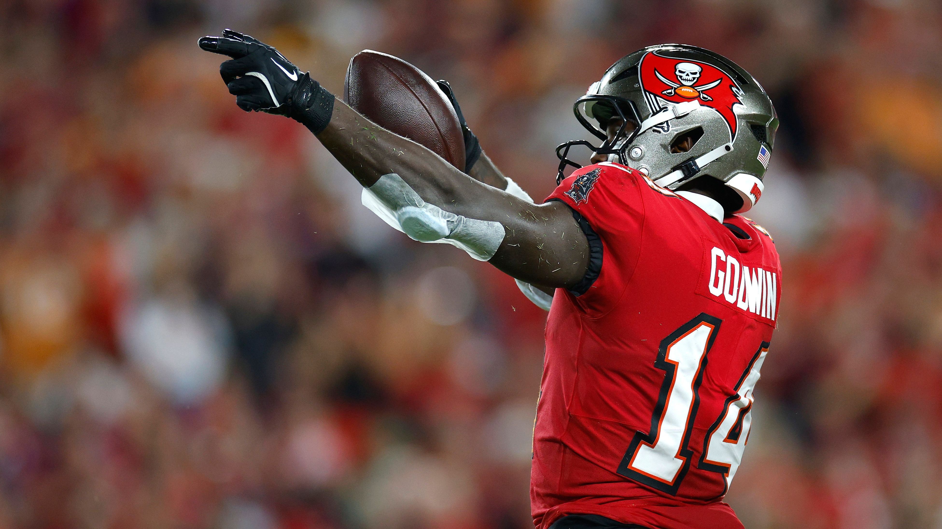 <strong>Tampa Bay Buccaneers</strong><br>- WR Chris Godwin (3 Jahre, 66 Millionen US-Dollar, im Bild)<br>- OG Ben Bredeson (3 Jahre, 22 Millionen US-Dollar)<br>- LB Lavonte David (1 Jahr, 10 Millionen US-Dollar)<br>- Edge Haason Reddick (1 Jahr, 14 Millionen US-Dollar)<br>- P Riley Dixon (2 Jahre, 6 Millionen US-Dollar)