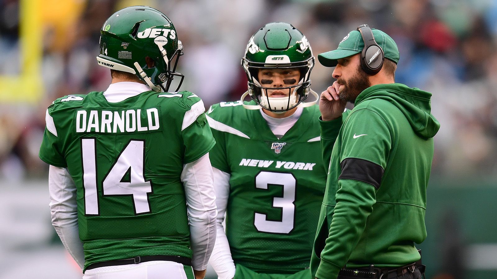 
                <strong>Problem-Zone der Offense: Third Down</strong><br>
                Im letzten Jahr waren es vor allem die Third-Down-Conversions, die den Jets Probleme machten. Nur 30,7 Prozent aller Third Downs konnten die Saison über verwertet werden. Nur das Washington Football Team war noch schlechter unterwegs. "Alles im vergangenen Jahr war absolut furchtbar", so der Head Coach nach der Saison. "All diese Statistiken kann man einfach nur die in Tonne schmeißen." Doch das ist nicht alles. In den ersten 17 Spielen unter Gase konnte das Team nur 33 Touchdowns erzielen. Dagegen stehen aber ganze 93 Punts zu Buche. 
              