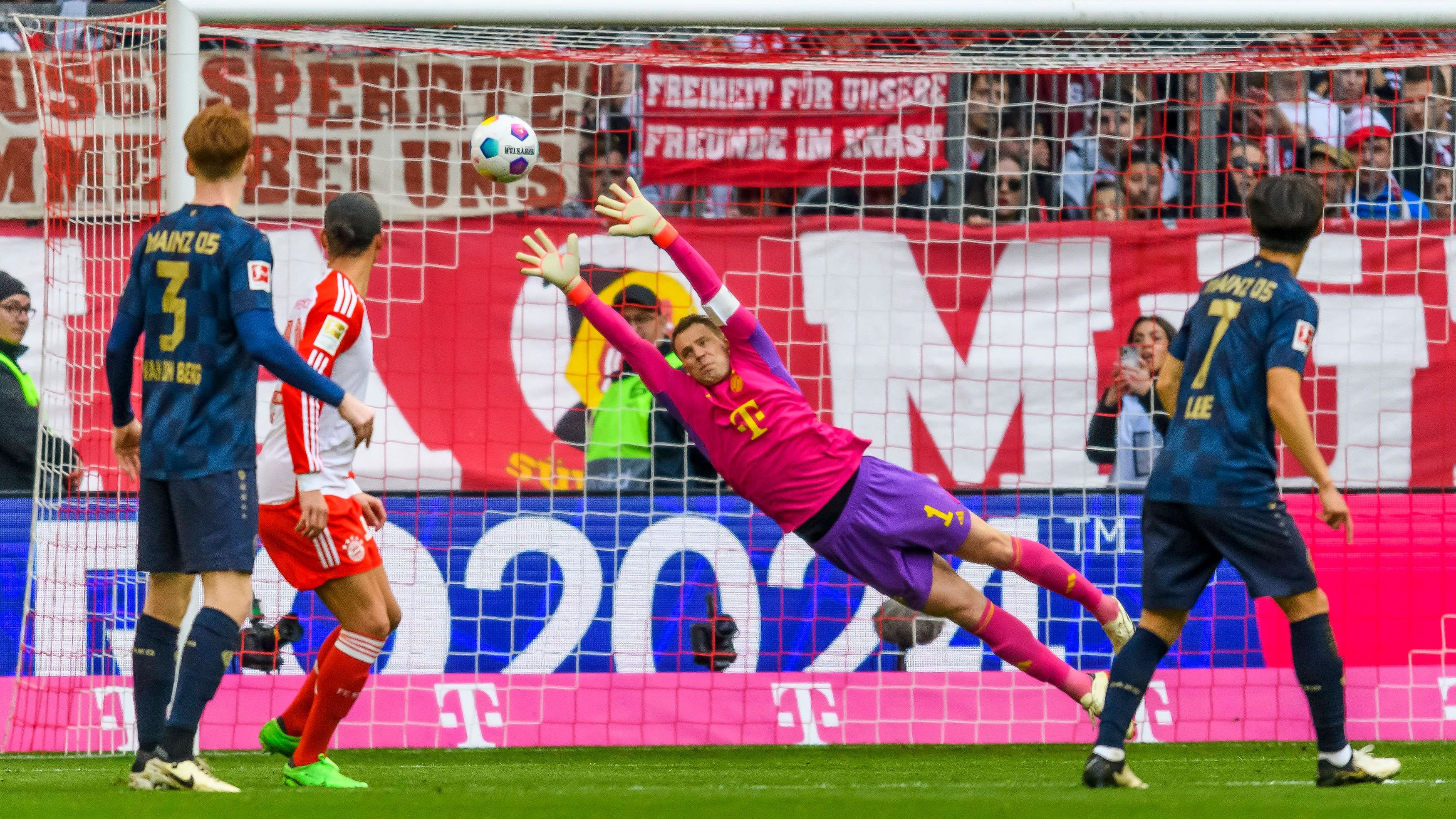 <strong>Manuel Neuer</strong><br>Der Kapitän hat mit einem schnellen Abwurf maßgeblichen Anteil am frühen 1:0 durch Kane. Sieht beim 1:2 durch Amiris Freistoß zum 1:2 (31.) aus immerhin 25 Metern nicht so gut aus, allerdings hatte der Schuss auch 115 Stundenkilometer. Nach der Pause nochmal etwas gefordert, dabei sicherer Rückhalt. <strong><em>ran</em>-Note: 3</strong>