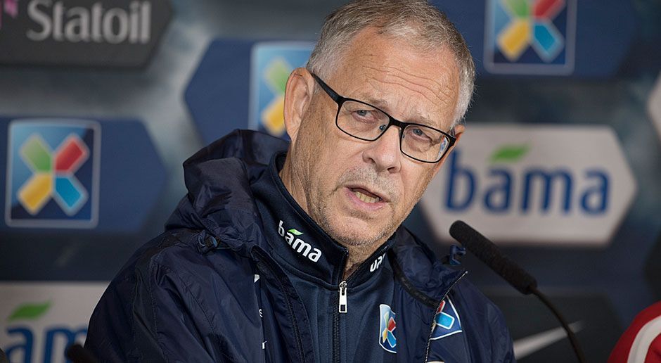 
                <strong>Lars Lagerbäck (Nationaltrainer)</strong><br>
                Erst im Februar übernahm der 69-Jährige das Amt des zurückgetretenen Per-Mathias Högmo. Für den Schweden ist es die vierte Station als Nationaltrainer. Sein Heimatland führte er zur WM 2002 und zur EM 2004, nachdem Lagerbäck zum gleichberechtigten Partner seines vorherigen Cheftrainers Tommy Söderberg aufgestiegen war. Die WM 2006 und EM 2008 erreichte er dann als alleiniger Coach. Nachdem Schweden die Qualifikation für die WM 2010 verpasst hatte, trat der ehemalige Amateurspieler zurück und übernahm die in Südafrika startenden Nigerianer. 2011 folgte das Engagement in Island, das mit der EM 2016 und dem dortigen Einzug ins Viertelfinale seinen Höhepunkt erlebte.
              