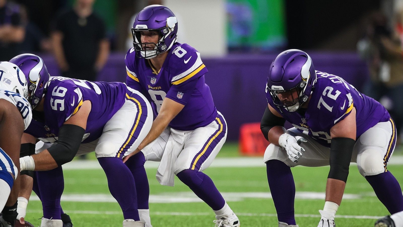 
                <strong>Wo bleiben die Vikings-Touchdowns?</strong><br>
                Auch die Offense der Vikings hat noch Nachholbedarf. In zwei Spielen und damit acht Vierteln gelang nicht ein einziger Offensiv-Touchdown. Für Quarterback Kirk Cousins ging es im Training auf und ab, auf dem Feld löste er mit fünf angekommenen Pässen für 23 Yards keine Jubelstürme aus. Seine Backups überzeugten aber noch weniger.
              