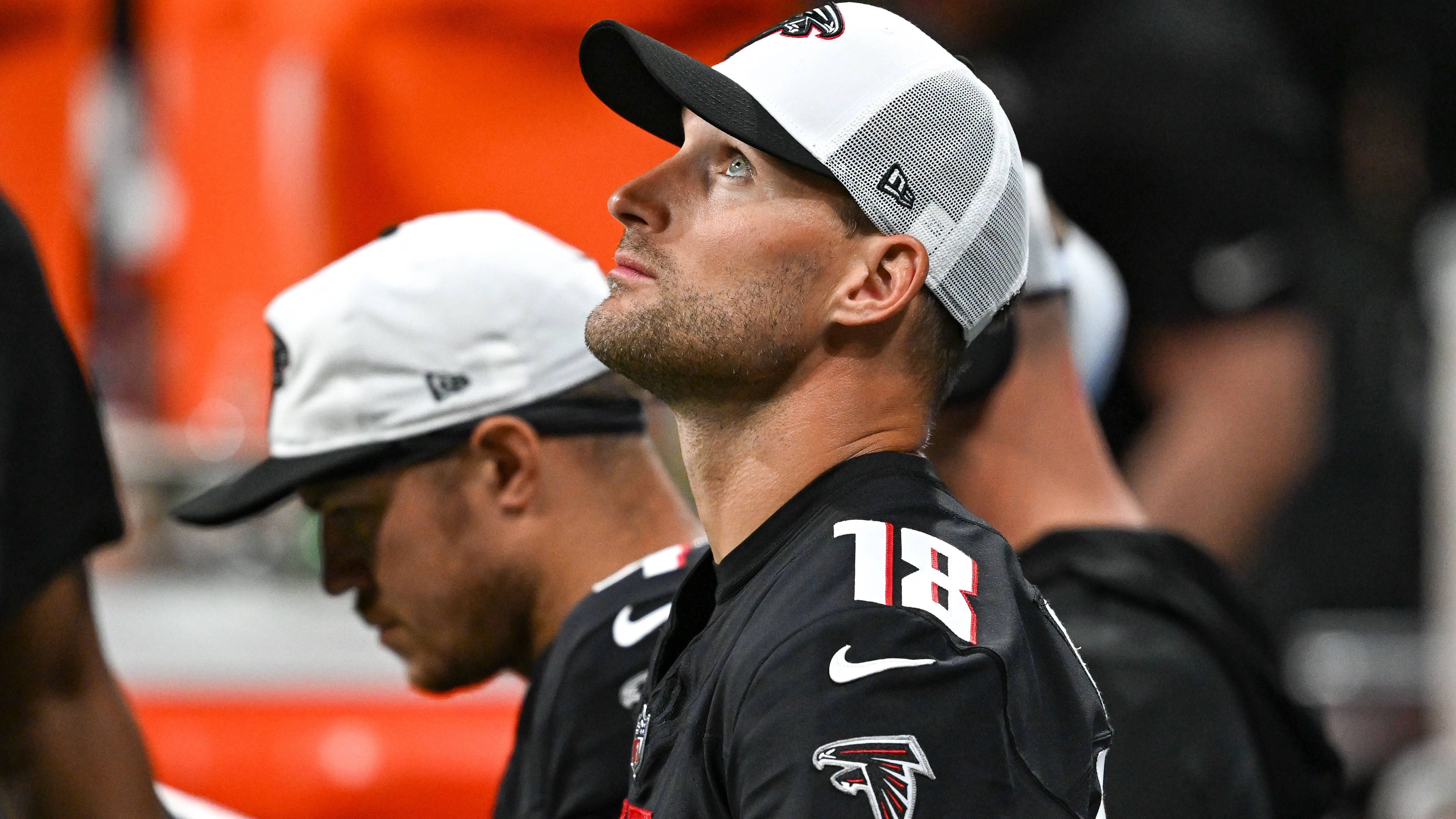 <strong>Kirk Cousins (Atlanta Falcons; Quarterback)</strong><br>Ebenfalls aus einer langen Verletzungspause kommt Kirk Cousins, der sich wie Rodgers die Achillessehne gerissen hatte und nun wieder angreifen will. Die Falcons statteten den Routinier in der Offseason mit einem Monstervertrag über vier Jahre aus - und drafteten kurz darauf mit Michael Penix Jr. einen jungen Quarterback. Bei den Falcons lohnt sich ebenfalls ein genauerer Blick auf die Saison.