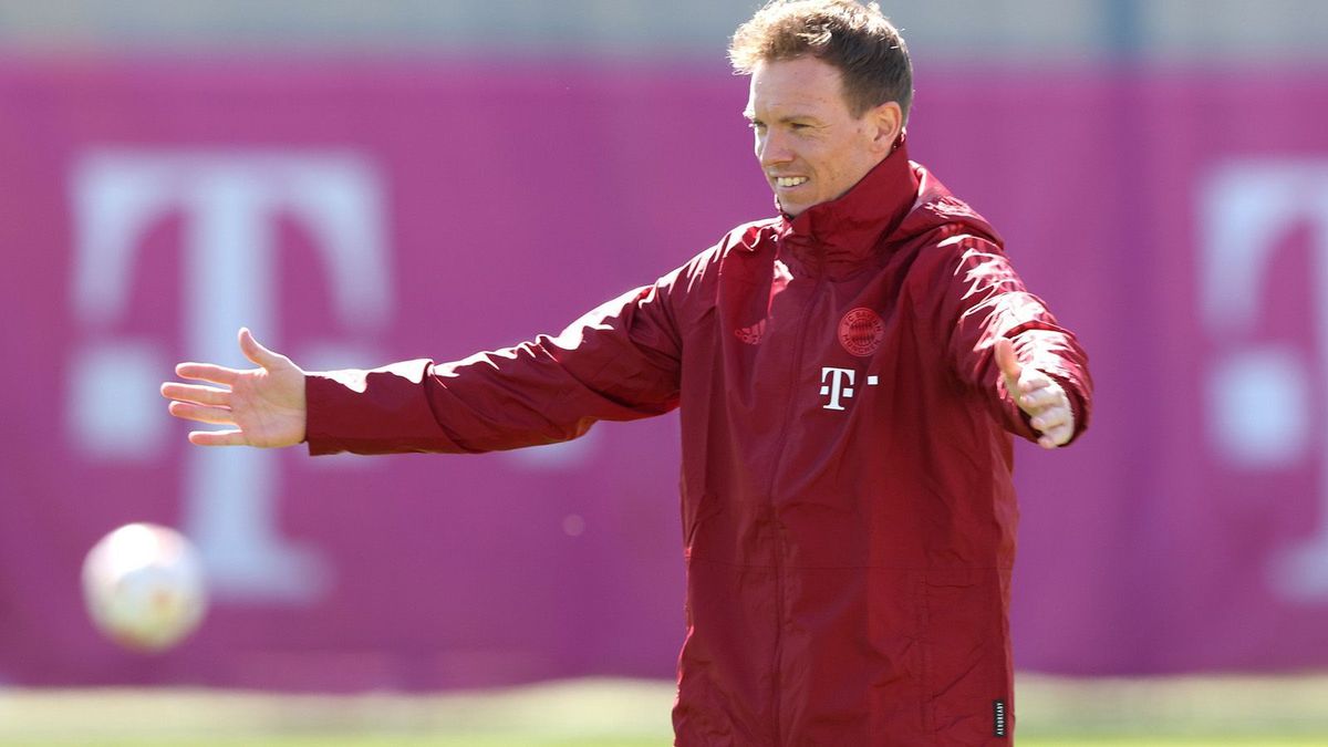 Julian Nagelsmann breitet die Arme aus