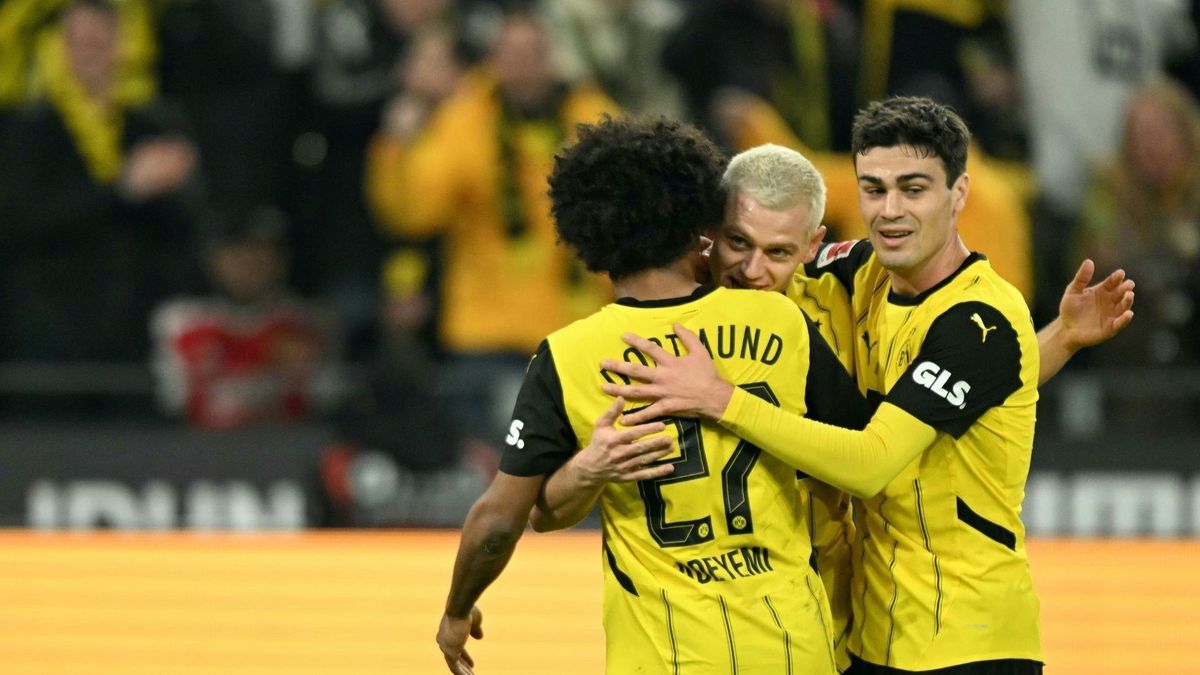 Der BVB feiert den erlösenden Heimsieg