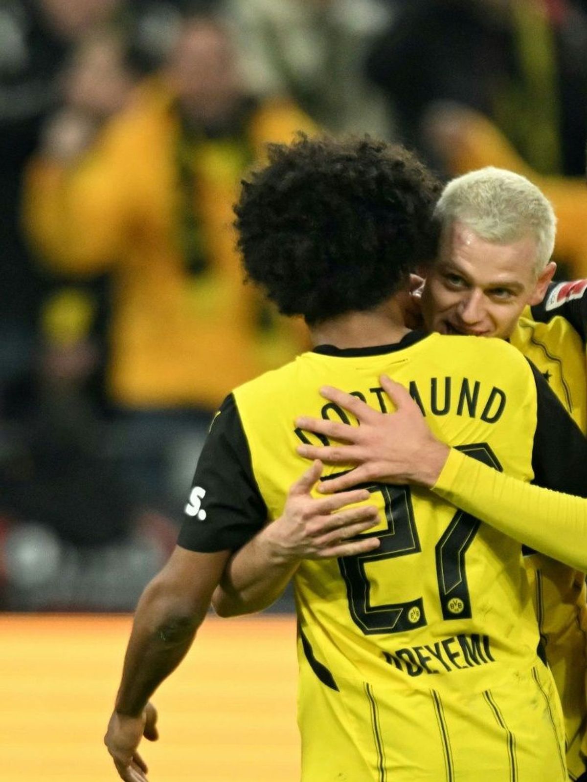 Der BVB feiert den erlösenden Heimsieg