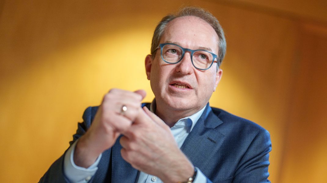 Der CSU-Landesgruppenvorsitzende Alexander Dobrindt macht den Grünen bezüglich der Bezahlkarte schwere Vorwürfe.