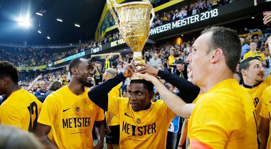 
                <strong>Schweiz: Young Boys Bern</strong><br>
                In der Schweiz ist der FC Basel nach acht Titeln in Serie entthront. Der Meister der Saison 2017/18 kommt aus Bern. Die Young Boys sicherten sich den Titel vier Spieltage vor Schluss durch einen Sieg gegen Luzern. Mit 13 Punkten Vorsprung sind die Berner nicht mehr vom ersten Rang der Super League zu verdrängen.
              