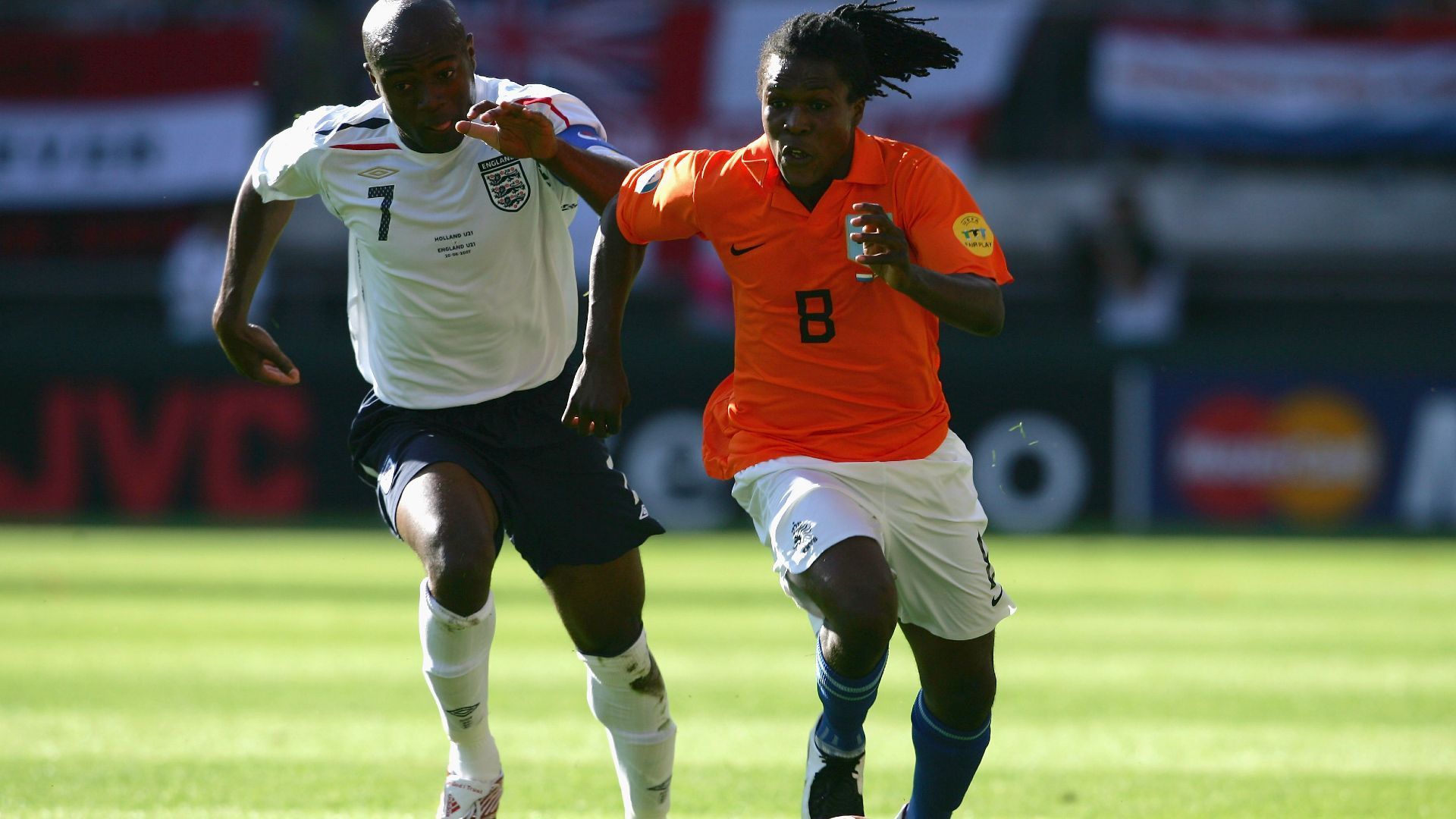 
                <strong>2007 - Royston Drenthe (Niederlande)</strong><br>
                &#x2022; <strong>Anzahl der A-Länderspiele:</strong> 1<br>&#x2022; <strong>spätere Erfolge: </strong>Spanischer Meister 2008 mit Real Madrid<br>
              