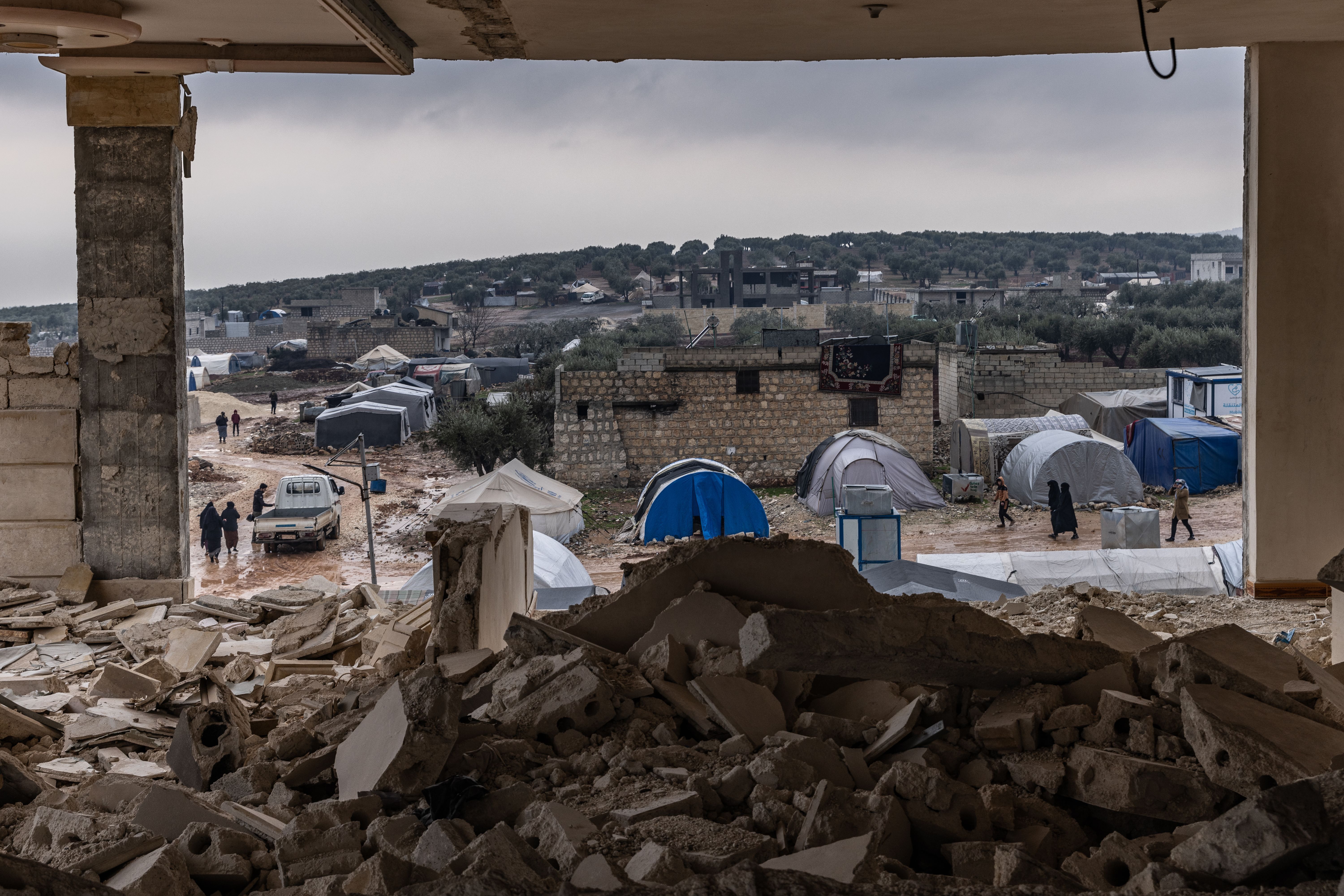 Syrien, Aleppo: Beschädigte Gebäude bestimmen noch immer das Bild. 