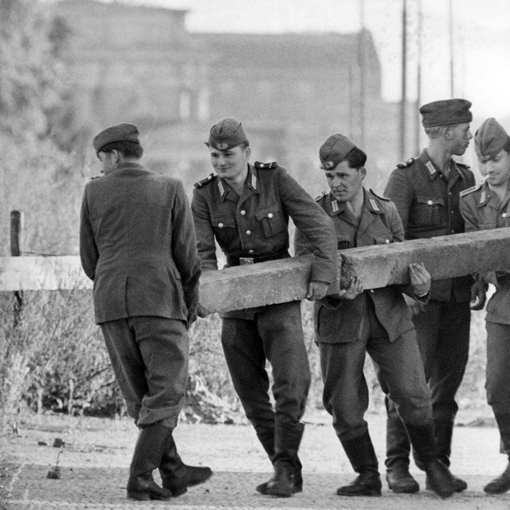 Am 13. August 1961 begann der Bau der Berliner Mauer. Es ging schnell. Kurz nach 1.30 Uhr konnte niemand mehr unkontrolliert die Grenze überqueren. 