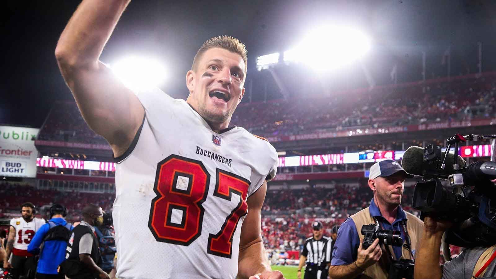 
                <strong>Die besten Tight Ends im NFL Draft 2023</strong><br>
                Der Tight-End-Jahrgang im NFL Draft 2023 ist laut "NFL Network" der talentierteste seit zehn Jahren. Es ist unter anderem von "Gronks Erben" die Rede. Von Allroundern über Receiving-Künstler bis hin zu Blocking-Maschinen ist alles dabei. ran stellt die besten Tight Ends vor. 
              