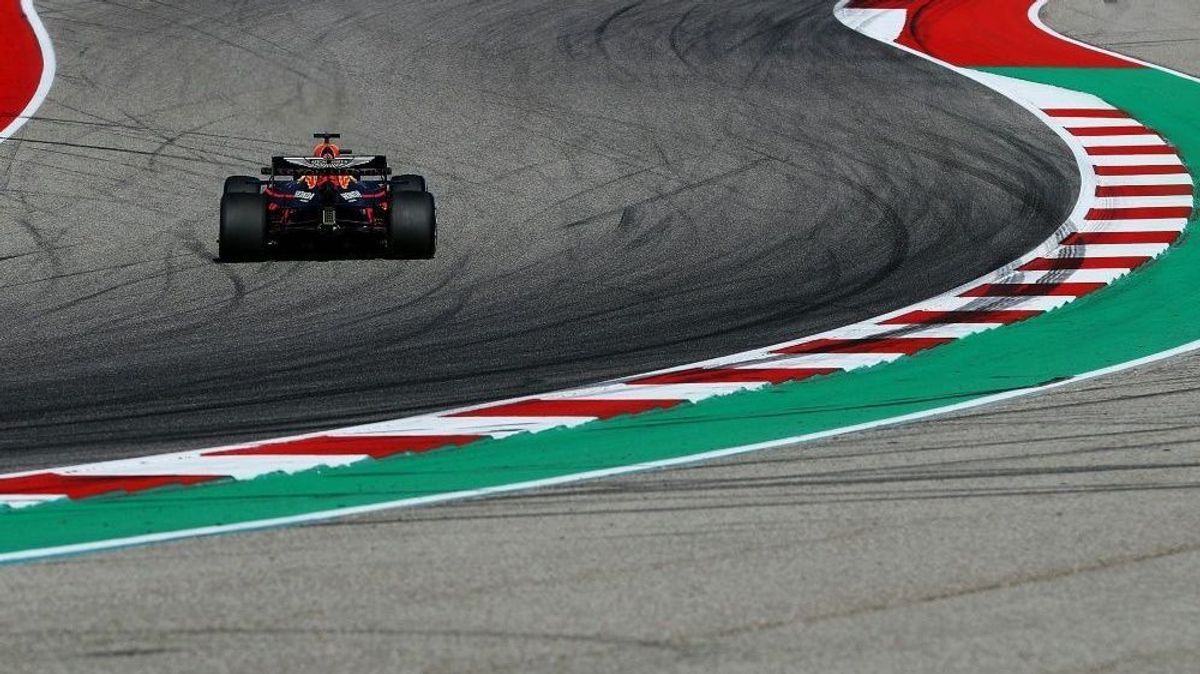 Im März präsentiert Aston Martin Vettels neuen Boliden