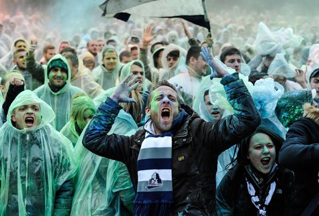 
                <strong>Bunter Nebel ganz ohne Pyrotechnik bei Girondins Bordeaux</strong><br>
                Das Ergebnis sind beeindruckende Bilder aus der Kurve.
              