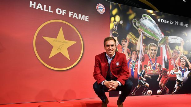 
                <strong>Philipp Lahm</strong><br>
                Profi beim FC Bayern: von 2002 bis 2017Pflichtspiele (Tore): 517 (16)Erfolge mit dem FC Bayern: 8x Deutscher Meister, 6x DFB-Pokalsieger, 1x Champions-League-Sieger, 1x FIFA-Klubweltmeister
              