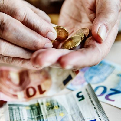 Seniorin, Euro, Geld, zählen