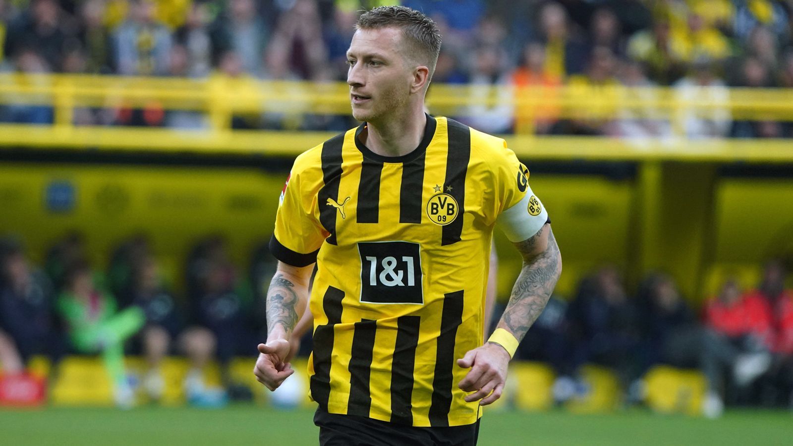 
                <strong>Marco Reus</strong><br>
                Auch er kommt in der 69. Minute. Und auch der Kapitän spielt ein bisschen mit und die Partie mit zu Ende. Mehr auch nicht, er sorgt für keine Akzente. ran-Note: 4
              